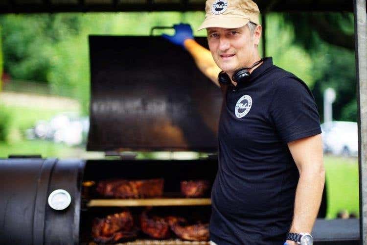 PHIL’S SLOW SMOKED AMERICAN BARBEQUE - Pulled pork, Smoked beef e Spare ribs